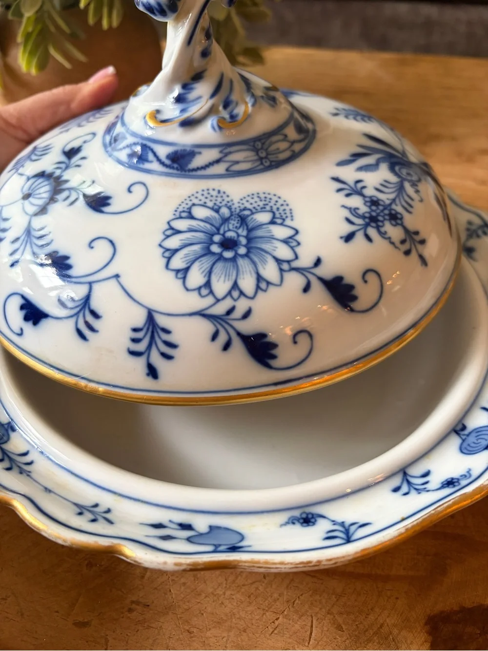 MEISSEN Antique Covered Lid Serving Dish Blue Onion Germany 1881-1930 Porcelain